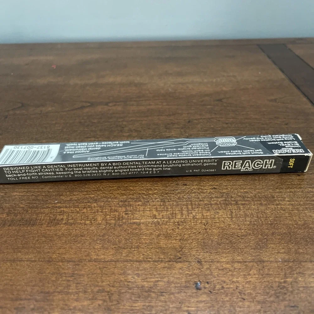 Vintage Toothbrush RETRO PROP 80's Studio prop 🔥🔥 Reach 👀 NEW J+J 1983